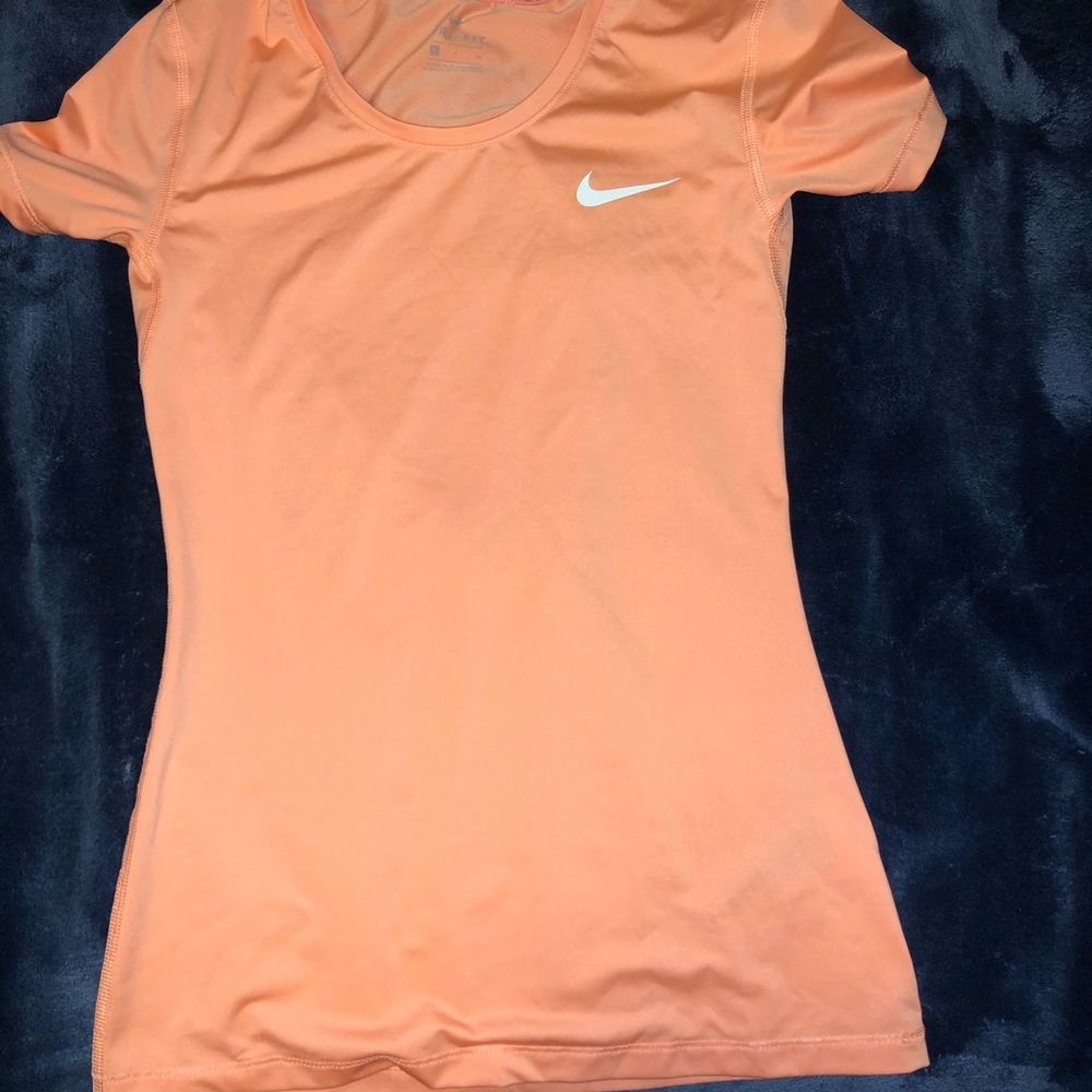 🌺Nike coral pro dri-fit shirt